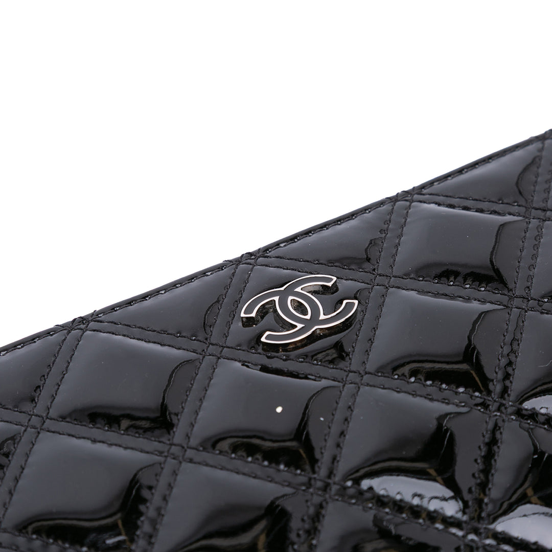 Medium Quilted Patent O Case Clutch Black - Gaby Paris