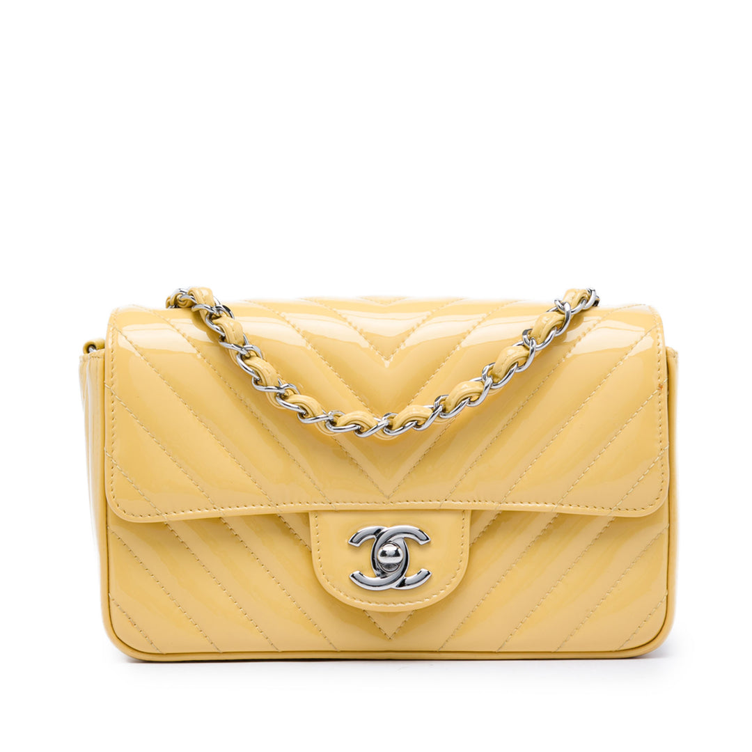 Chanel Mini Rectangular Classic Chevron Cuir verni Simple rabat