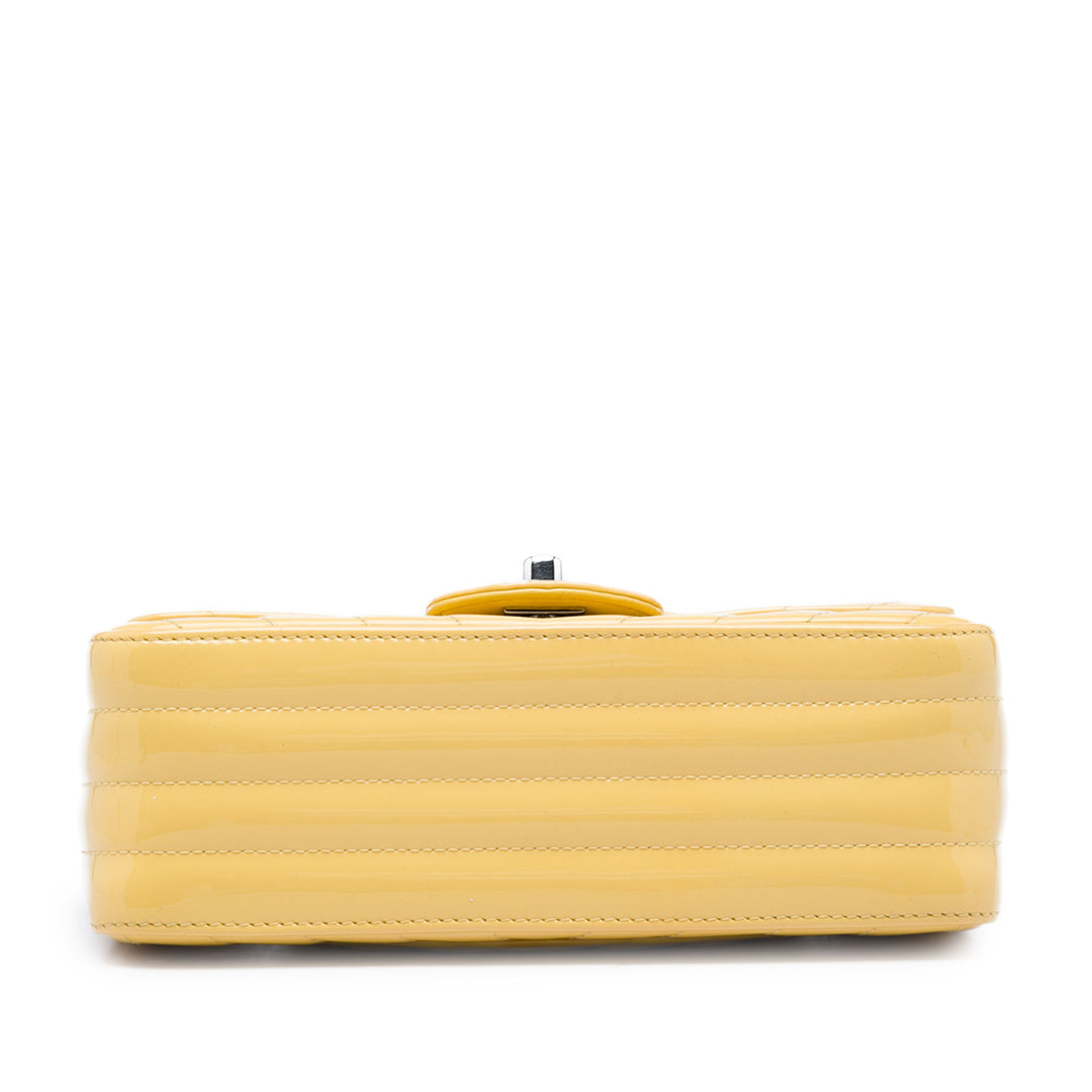 Chanel Mini Rectangular Classic Chevron Cuir verni Simple rabat