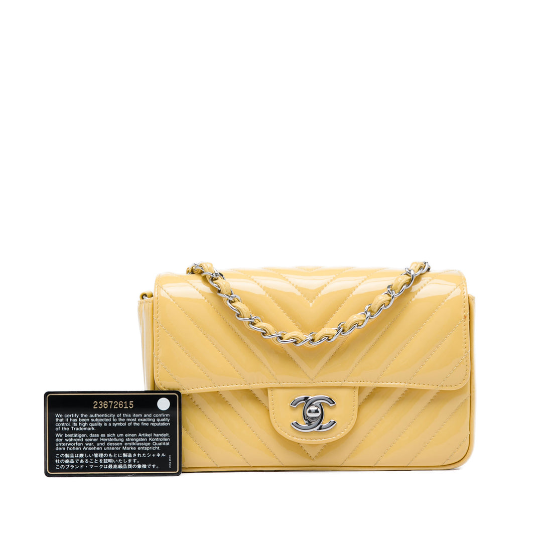 Chanel Mini Rectangular Classic Chevron Cuir verni Simple rabat
