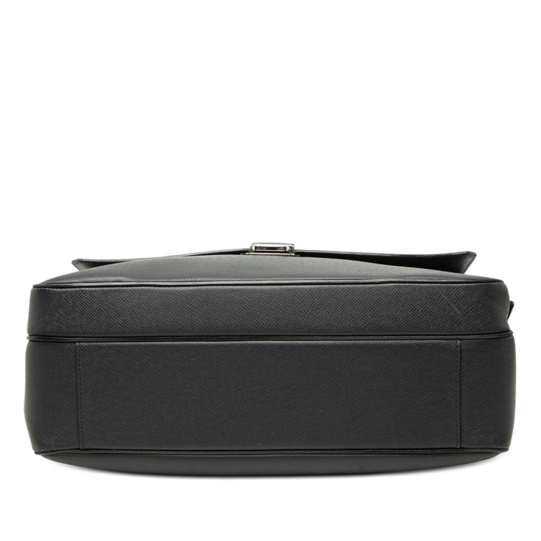 Louis Vuitton Taiga Vassili PM