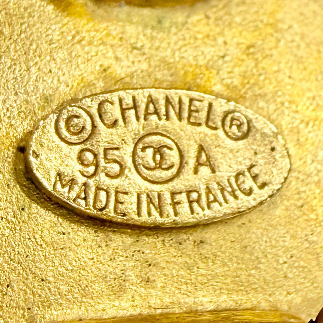 CC plaqué et Émail Bouton À clip Boucles d'oreilles Doré