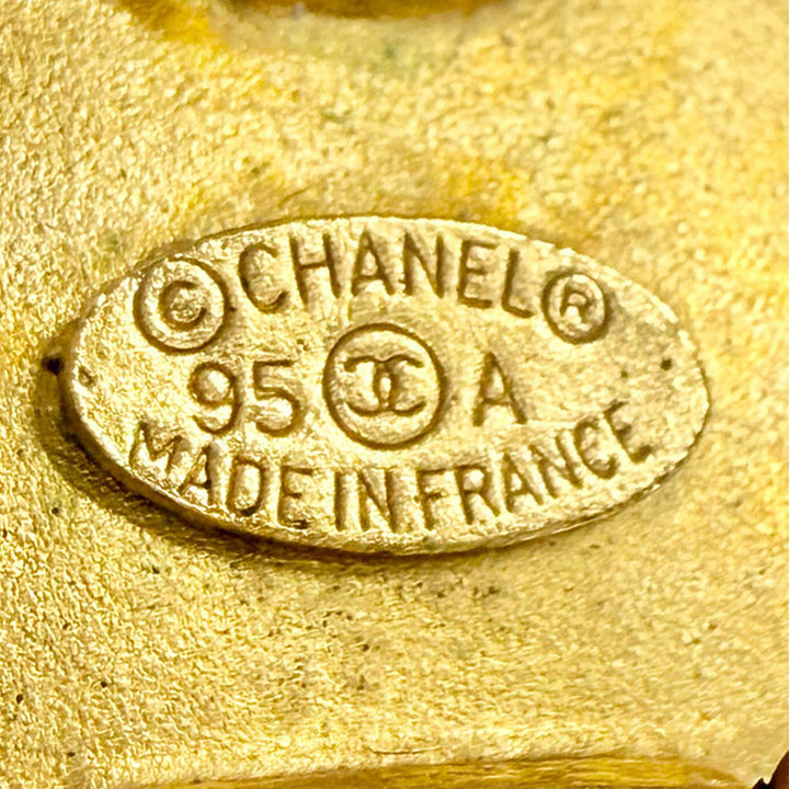 CC plaqué et Émail Bouton À clip Boucles d'oreilles Doré