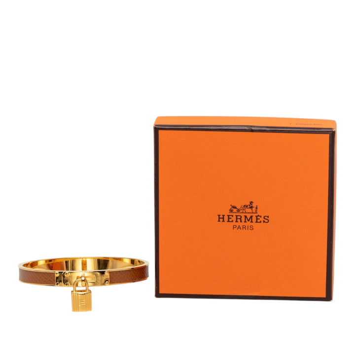 Hermès plaqué Kelly Cadena Lock Bangle Bracelet Epsom Doré – vue 6 – GABY PARIS