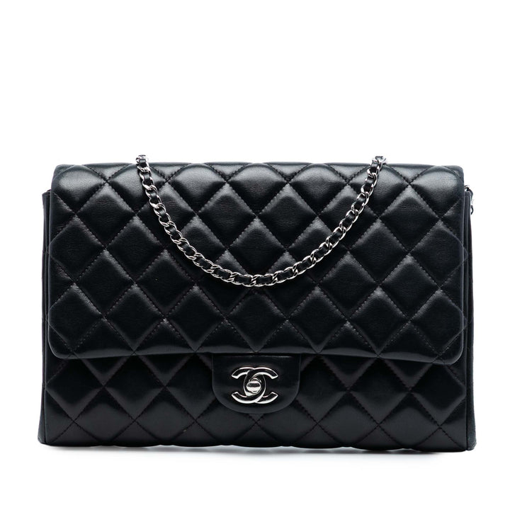 Chanel Matelassé Cuir d’agneau à rabat Pochette avec chaîne