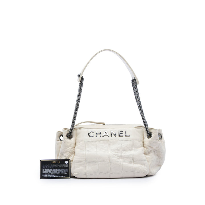 Chanel Sac porté épaule Chocolate Bar LAX Accordion Cuir d'agneau Blanc – vue 6 – GABY PARIS