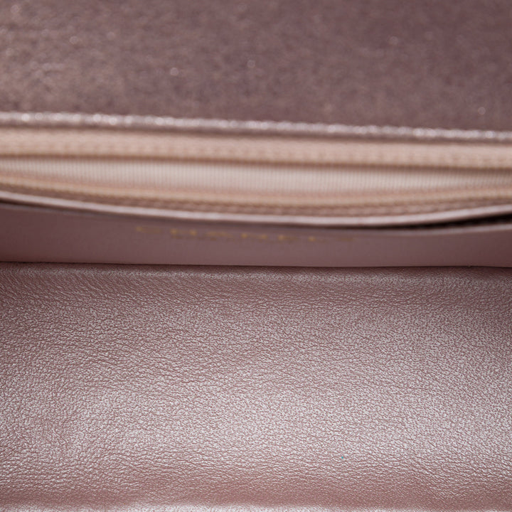 Chanel Sac bandoulière Classic Carré Métallisé Rabat simple Mini Cuir d'agneau Rose – vue 4 – GABY PARIS