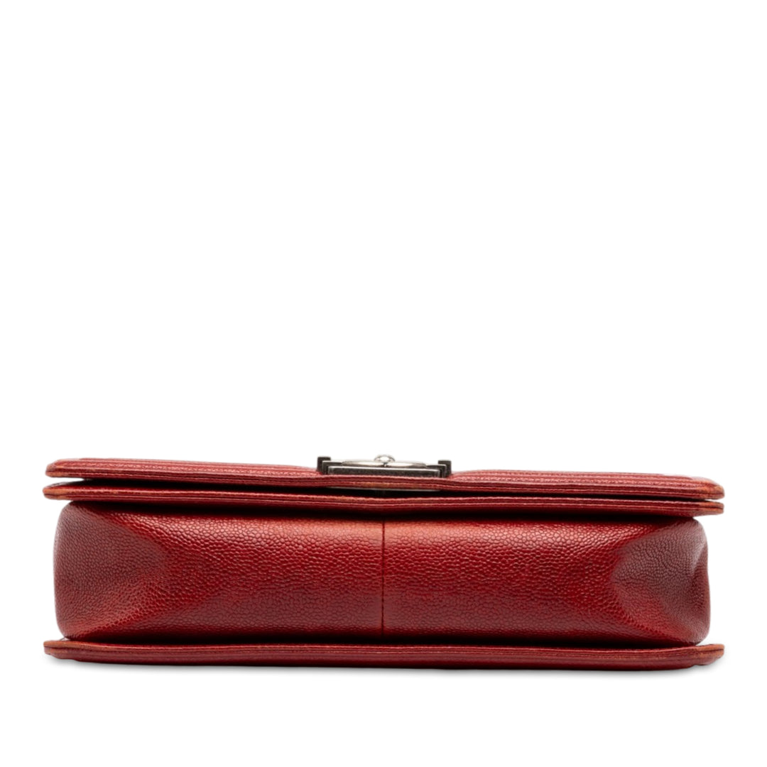 Chanel Matelassé Boy à rabat Moyen Cuir caviar Rouge – vue 3 – GABY PARIS