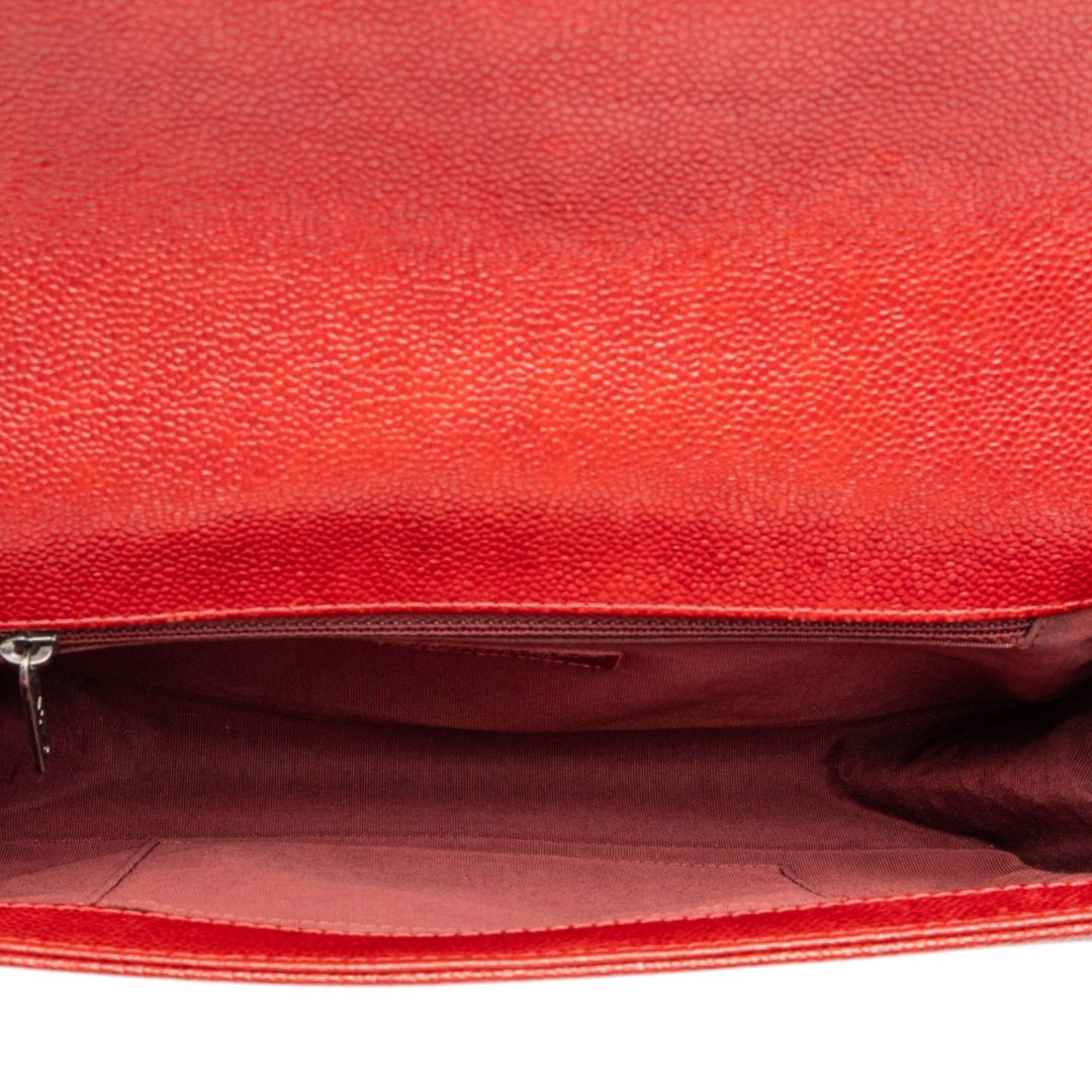 Chanel Matelassé Boy à rabat Moyen Cuir caviar Rouge – vue 4 – GABY PARIS