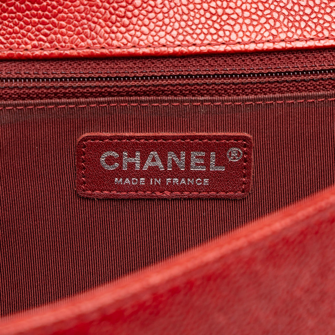Chanel Matelassé Boy à rabat Moyen Cuir caviar Rouge – vue 5 – GABY PARIS