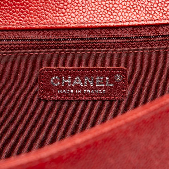 Chanel Matelassé Boy à rabat Moyen Cuir caviar Rouge – vue 5 – GABY PARIS