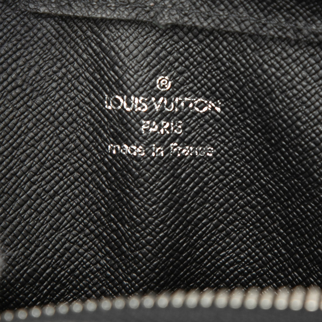 Louis Vuitton Taiga Pochette Baikal