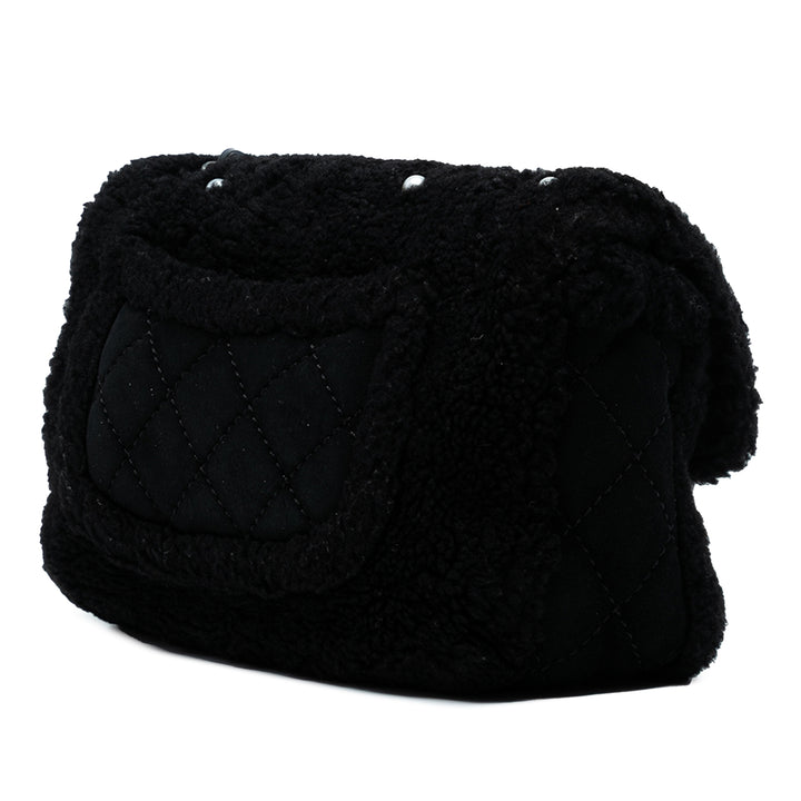 Chanel Medium Shearling Pearl Studded Flap Noir – GABY PARIS Authentique