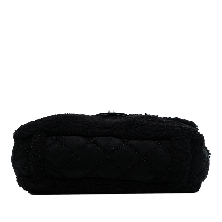 Chanel Medium Shearling Pearl Studded Flap Noir – GABY PARIS Authentique