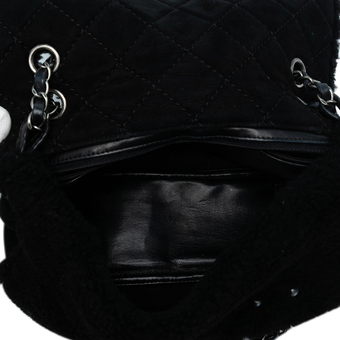 Chanel Medium Shearling Pearl Studded Flap Noir – GABY PARIS Authentique