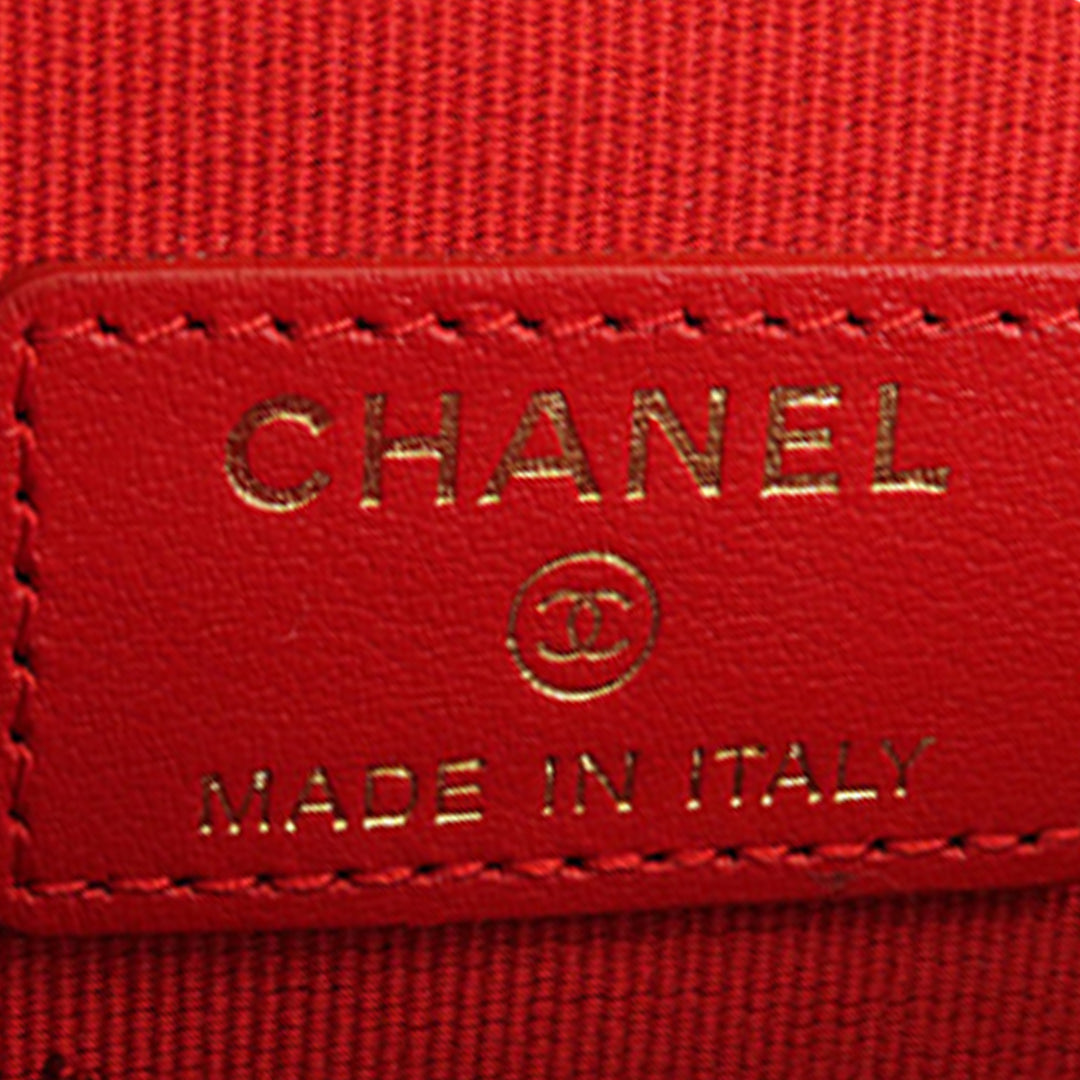 Chanel Mini Quilted Caviar Vanity Étui with Chain Rouge – GABY PARIS Authentique