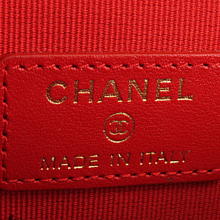 Chanel Mini Quilted Caviar Vanity Étui with Chain Rouge – GABY PARIS Authentique