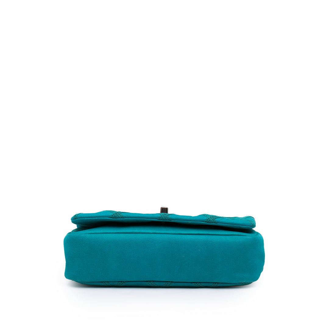 CC Irisé Diamond Stitch à rabat Cuir de veau Bleu