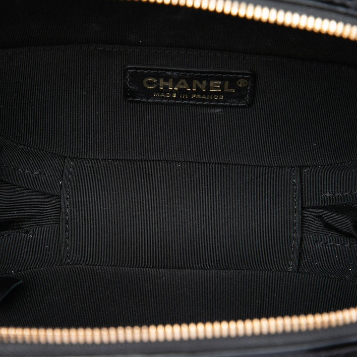 Chanel CC Matelassé Froissé Vanity Petit Cuir de veau Noir – vue 4 – GABY PARIS