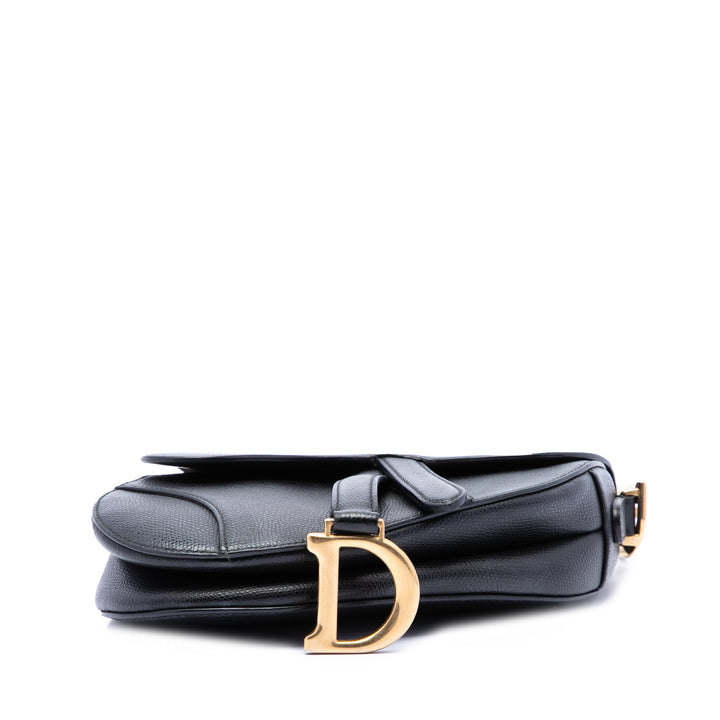 Dior Sac à main grainé Saddle Mini Cuir de veau grainé Noir – vue 3 – GABY PARIS