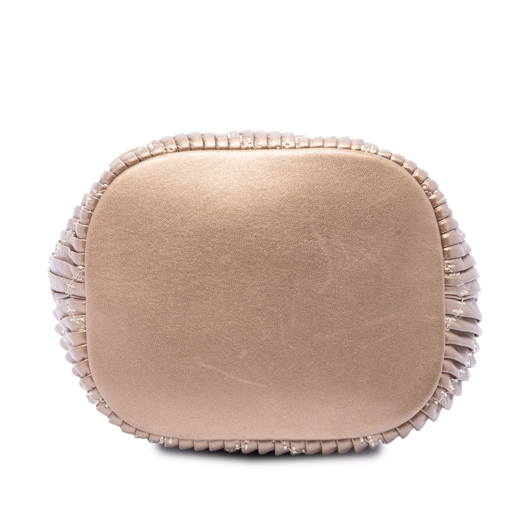 Chanel Small Metallic Cuir d'agneau Coco Pleats Drawstring Bucket Sac