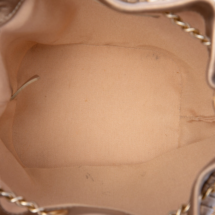 Chanel Small Metallic Cuir d'agneau Coco Pleats Drawstring Bucket Sac