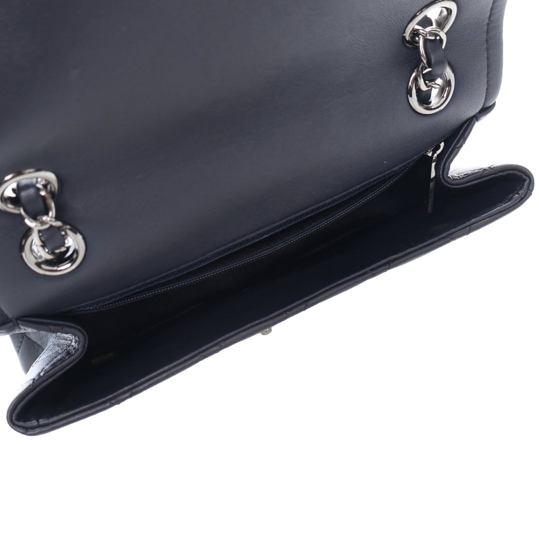 Chanel Matelassé Cuir d’agneau Elementary Chic à rabat – GABY PARIS Authentique