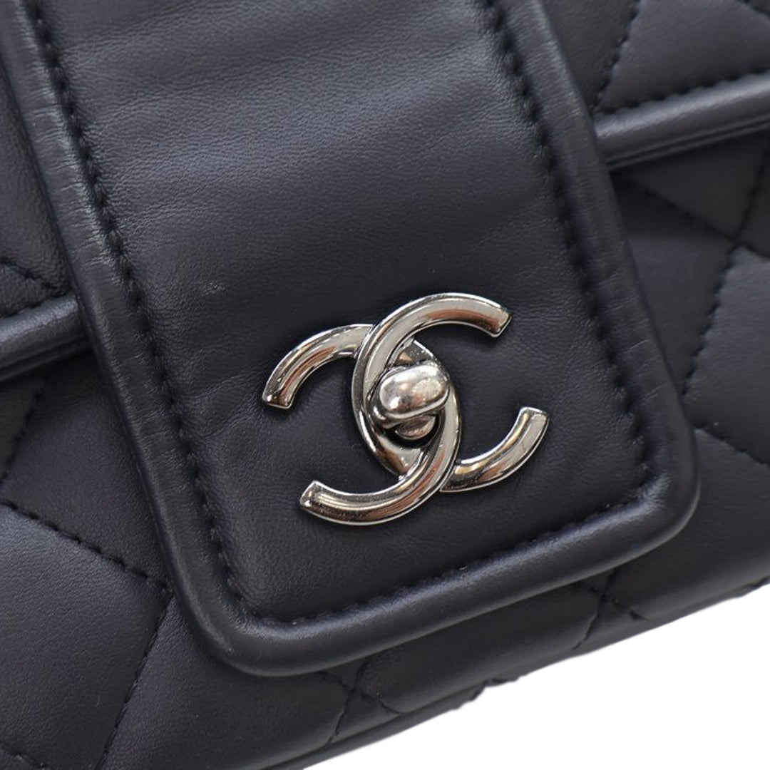 Chanel Matelassé Cuir d’agneau Elementary Chic à rabat – GABY PARIS Authentique