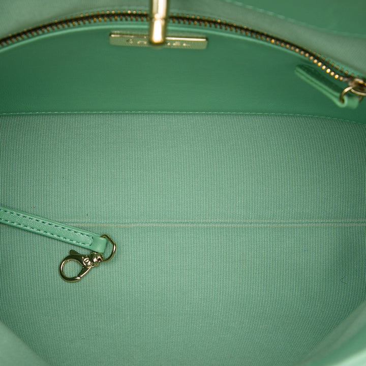 Chanel Small Matelassé brillant Cuir d’agneau 31 Shopping Sac