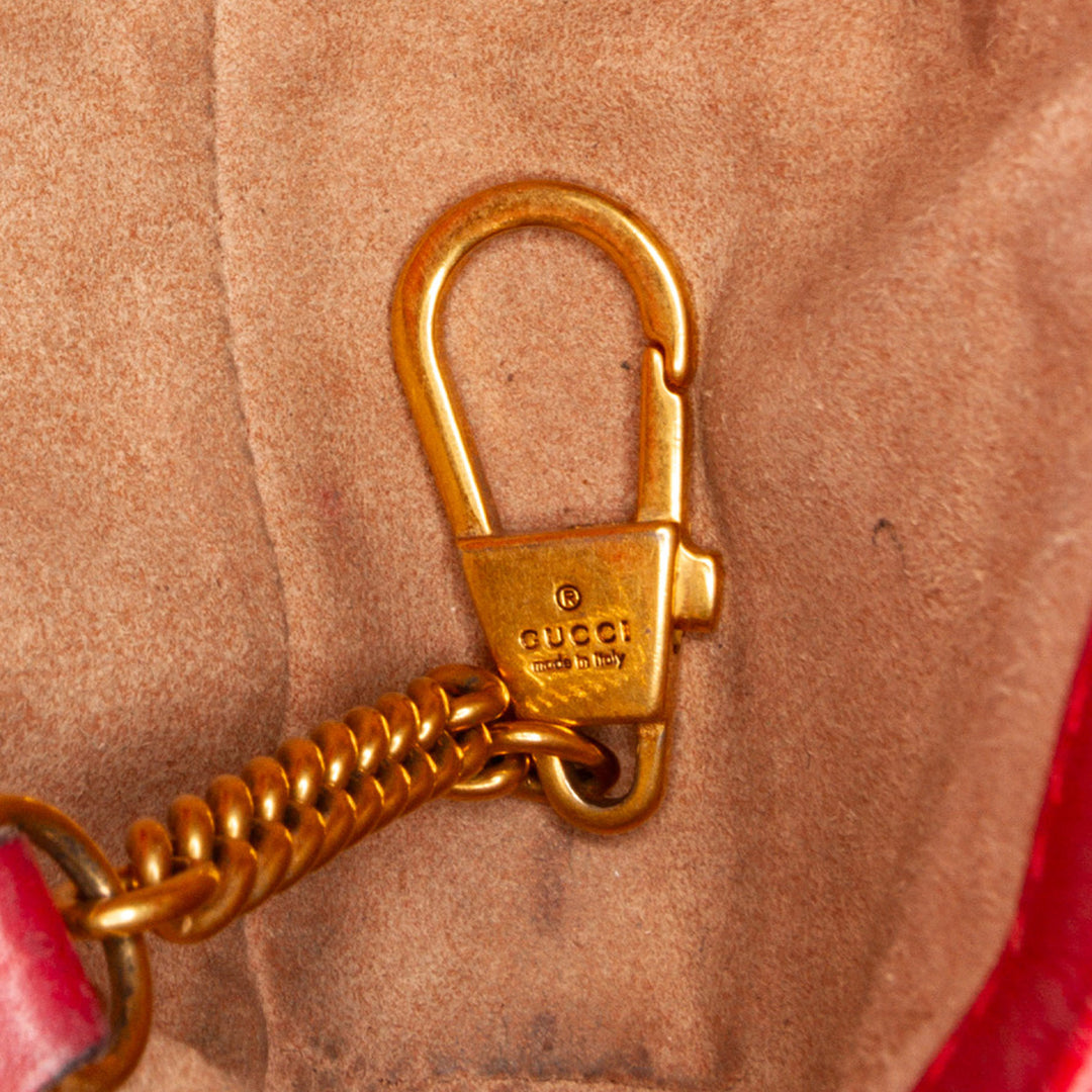 Gucci Mini GG Marmont Matelasse Cuir Flap Sac porté croisé Rouge