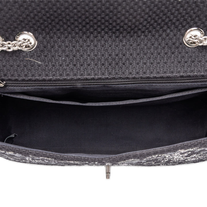 Chanel Paris Shanghai Strass Orné Pudong Double rabat Jumbo Tweed Noir – vue 4 – GABY PARIS