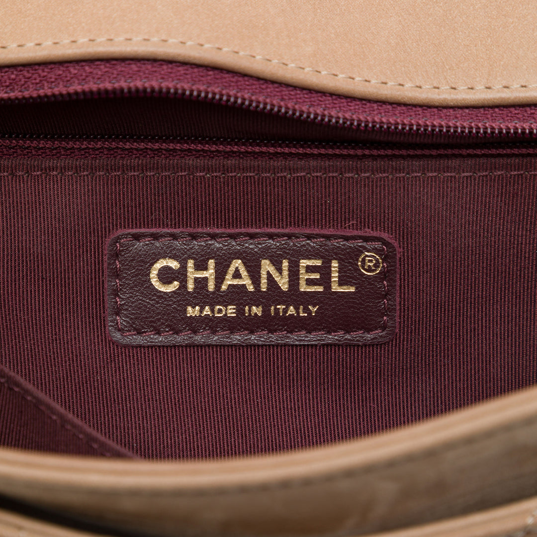 Chanel Matelassé Irisé Happy Stitch à rabat Moyen Cuir de veau Marron – vue 5 – GABY PARIS