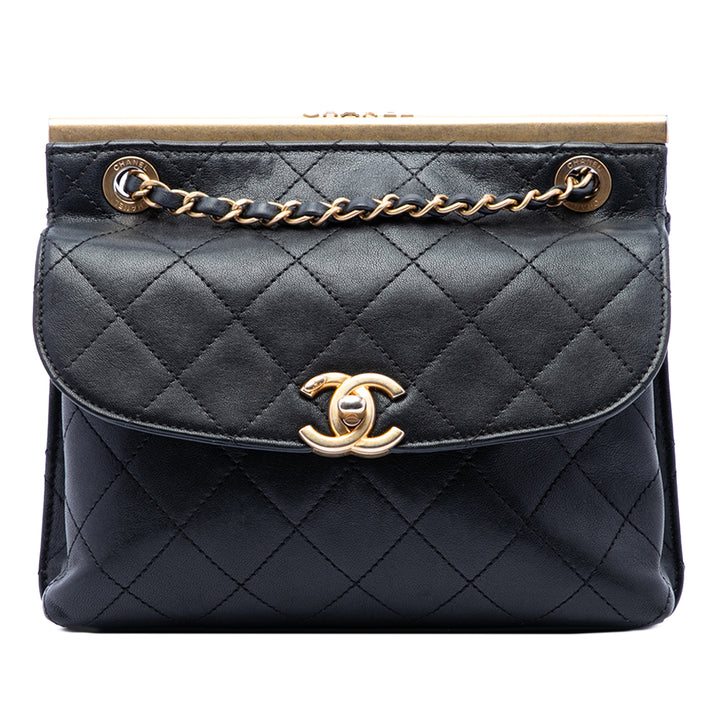 Chanel CC Matelassé Double Sided Armature à rabat Cuir de veau Noir – vue principale – GABY PARIS