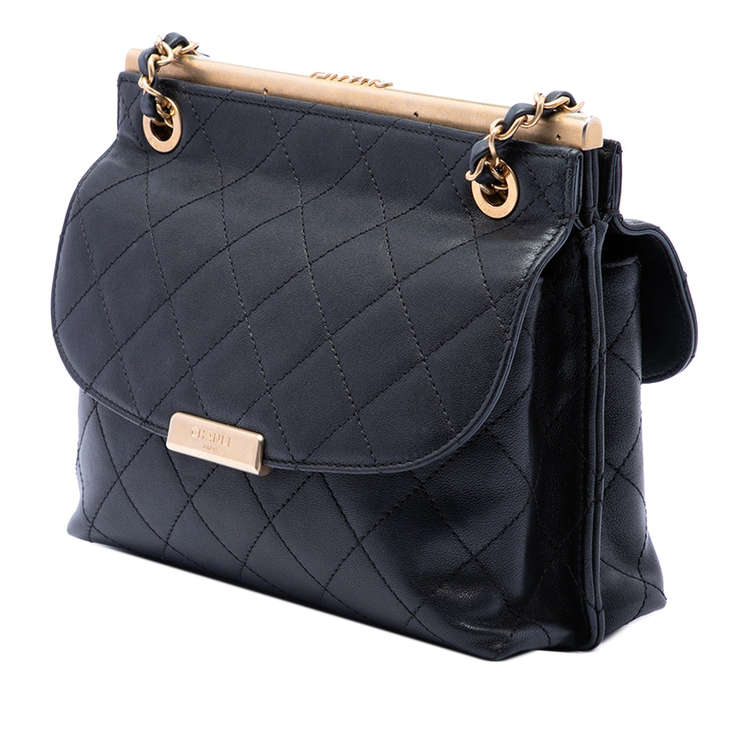 Chanel CC Matelassé Double Sided Armature à rabat Cuir de veau Noir – vue 2 – GABY PARIS