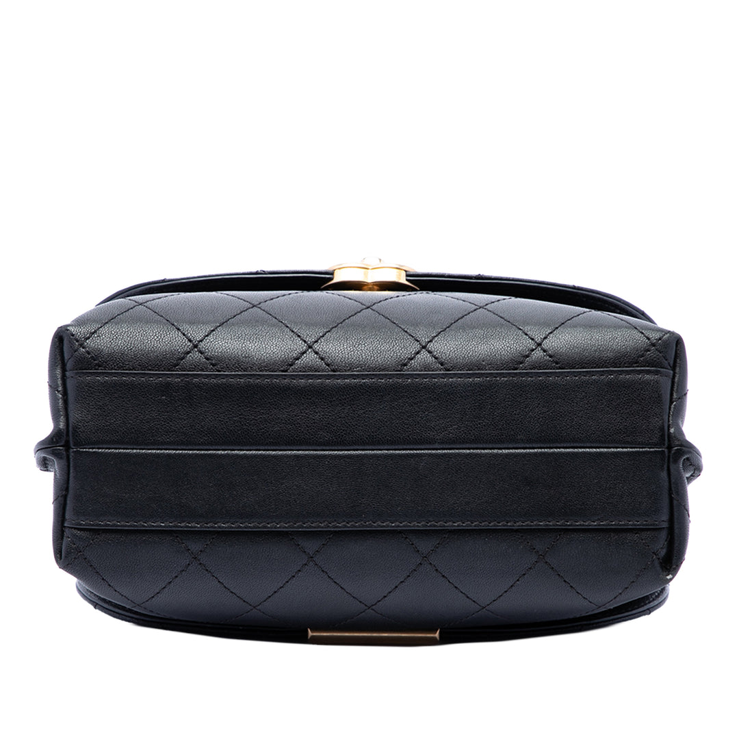 Chanel CC Matelassé Double Sided Armature à rabat Cuir de veau Noir – vue 3 – GABY PARIS