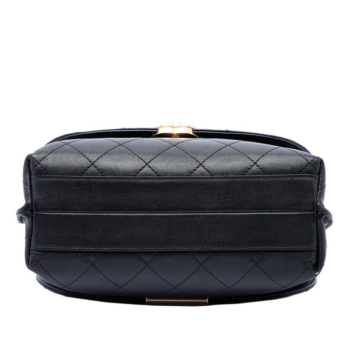 Chanel CC Matelassé Double Sided Armature à rabat Cuir de veau Noir – vue 3 – GABY PARIS