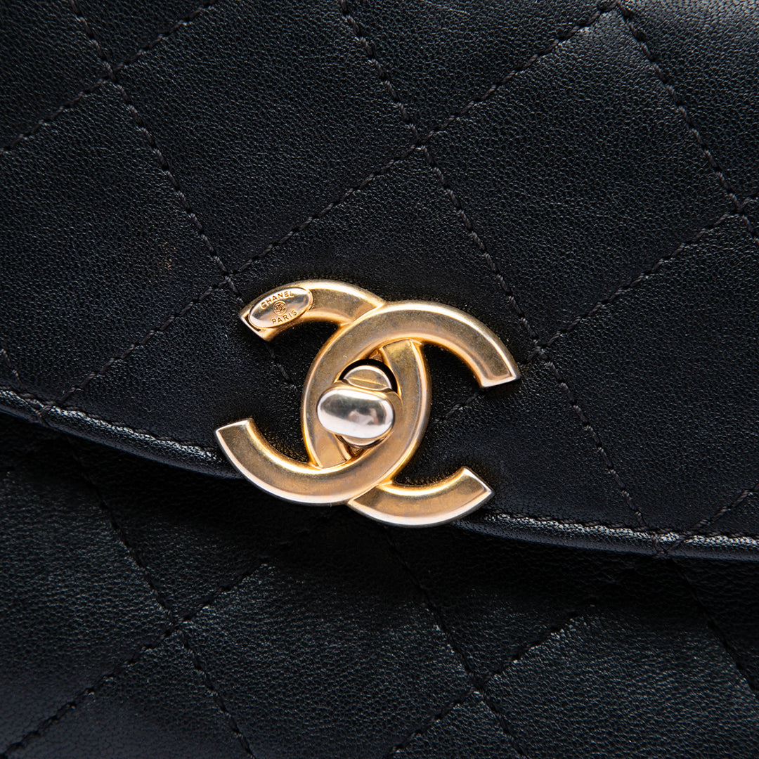 Chanel CC Matelassé Double Sided Armature à rabat Cuir de veau Noir – vue 5 – GABY PARIS