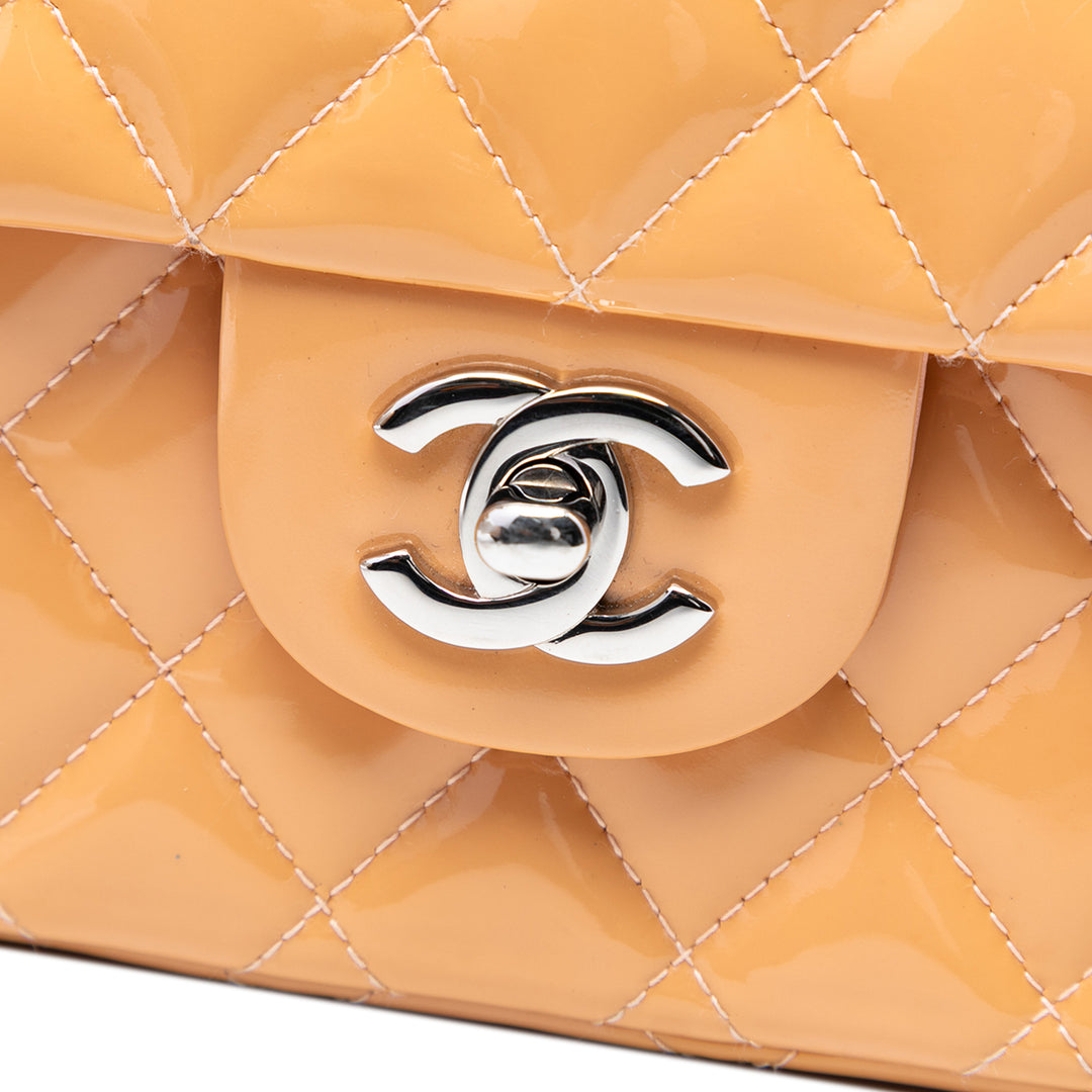 Chanel Classic Cuir verni East West Simple rabat