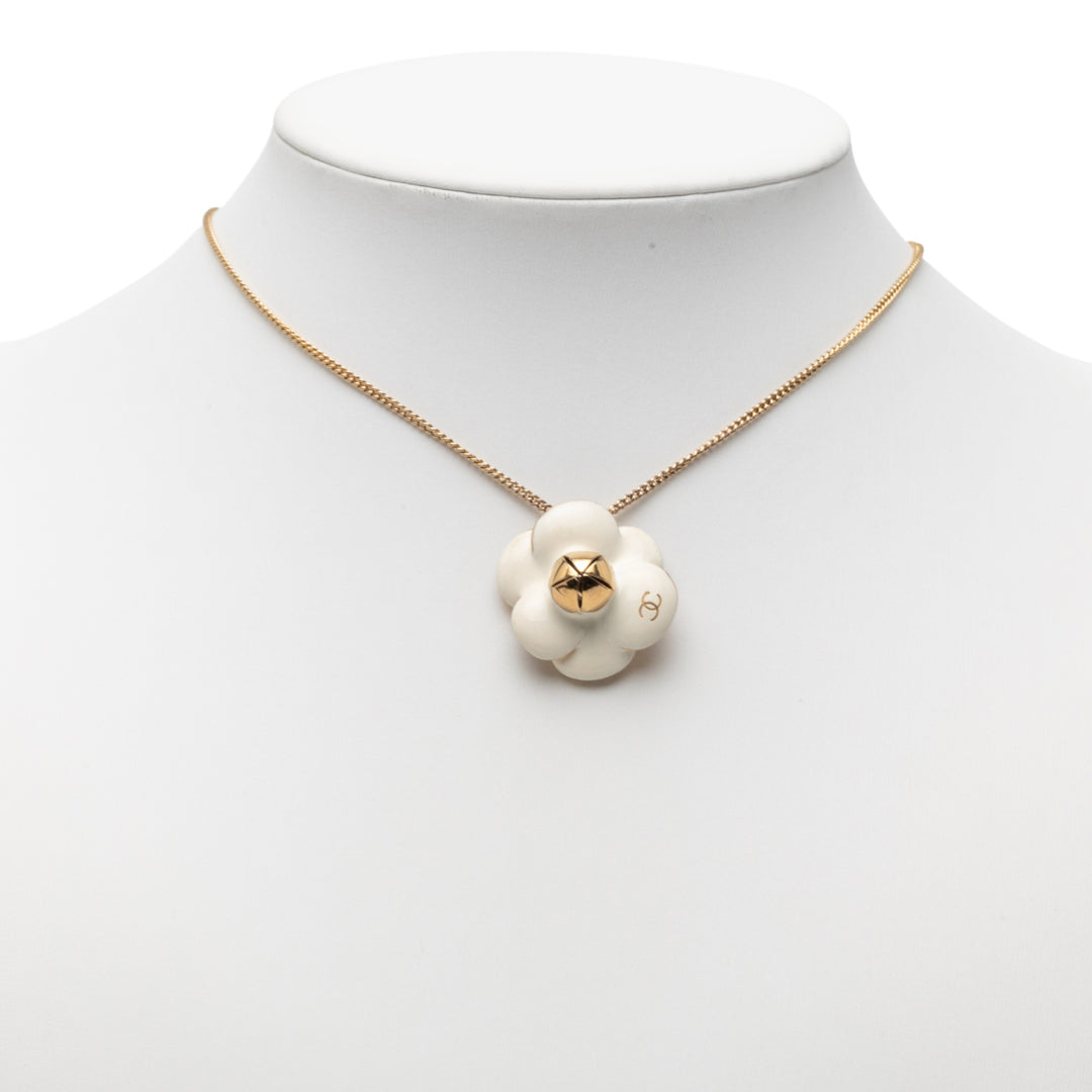Chanel CC plaqué Émail Camellia Pendant Collier