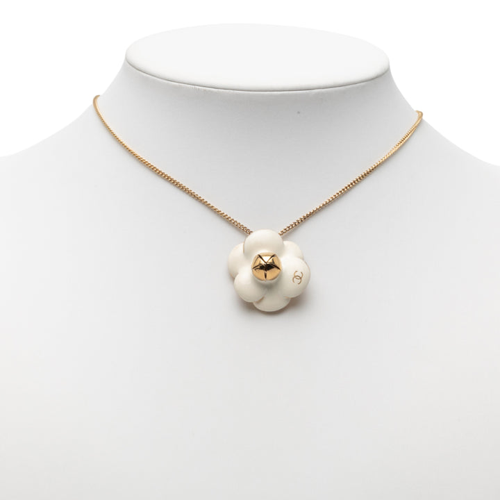 Chanel CC plaqué Émail Camellia Pendant Collier