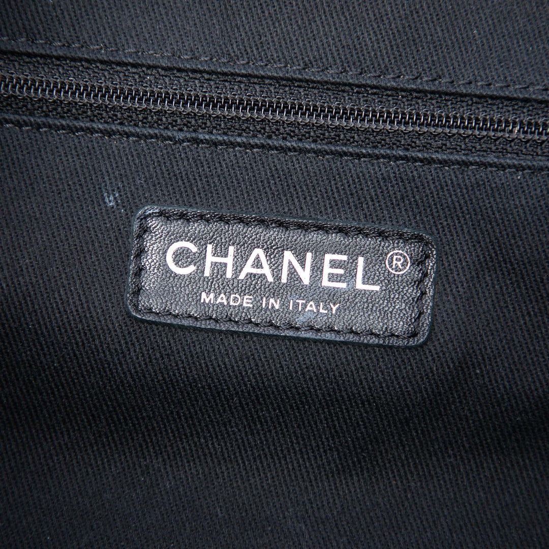 Chanel perforé Cuir de veau Up In The Air North South Cabas