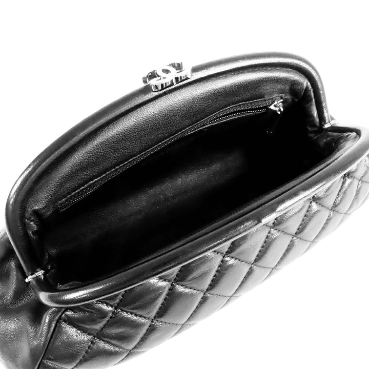 Chanel Matelassé Cuir d'agneau Timeless Kisslock Pochette