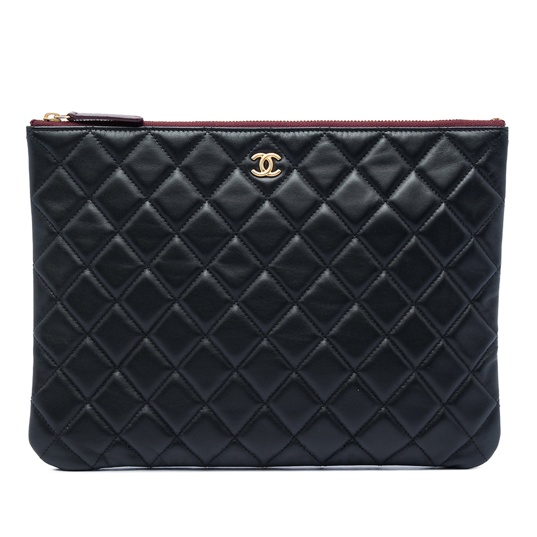 Chanel Medium Matelassé Cuir d'agneau O Étui Pochette