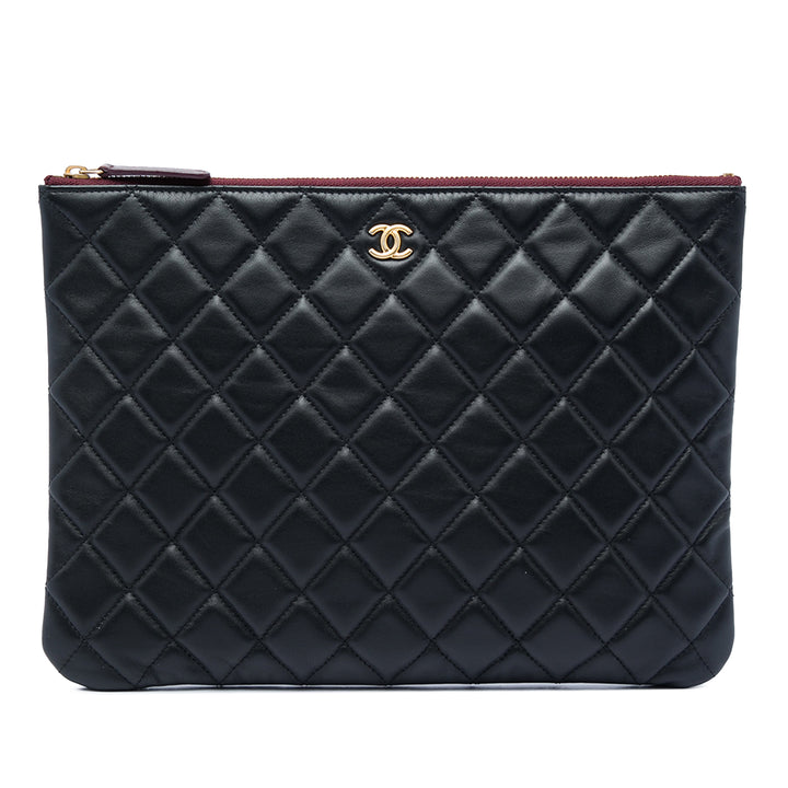Chanel Medium Matelassé Cuir d'agneau O Étui Pochette