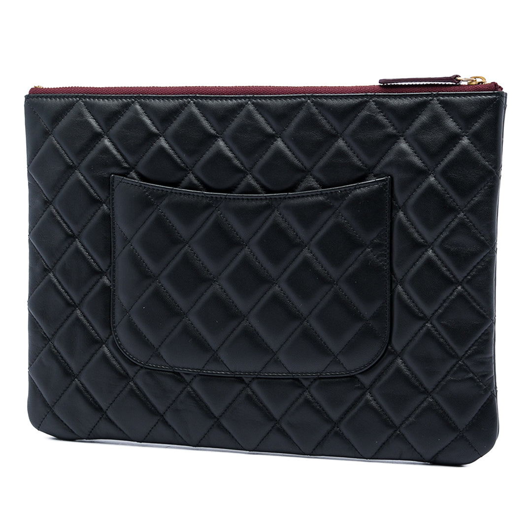 Chanel Medium Matelassé Cuir d'agneau O Étui Pochette