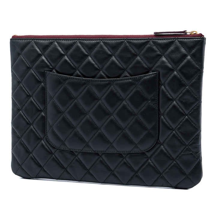 Chanel Medium Matelassé Cuir d'agneau O Étui Pochette