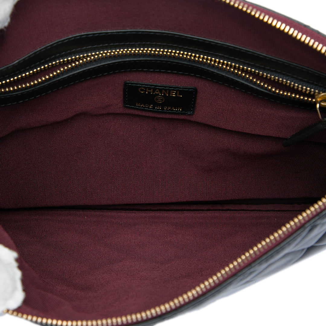 Chanel Medium Matelassé Cuir d'agneau O Étui Pochette