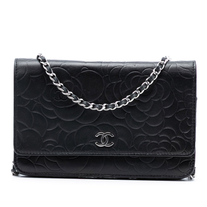 Chanel CC embossé Cuir d’agneau Camellia Wallet on Chain