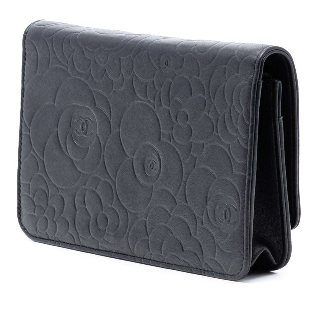 Chanel CC embossé Cuir d’agneau Camellia Wallet on Chain