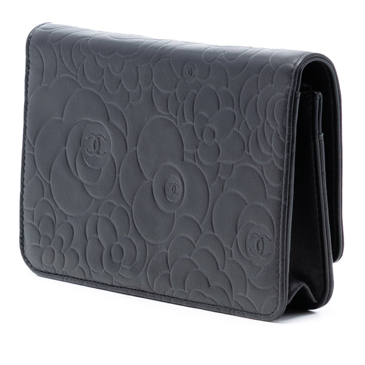Chanel CC embossé Cuir d’agneau Camellia Wallet on Chain